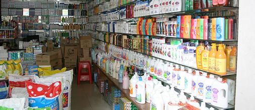 日用百貨與名煙名酒的現代生活融合